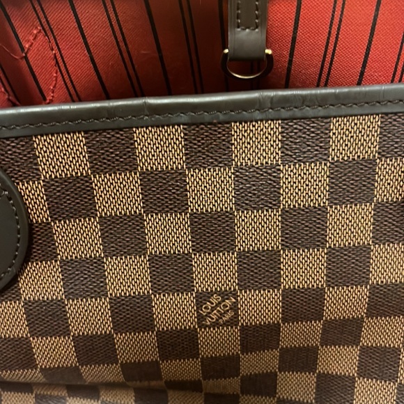 Louis Vuitton Neverfull MM - Picture 13 of 14